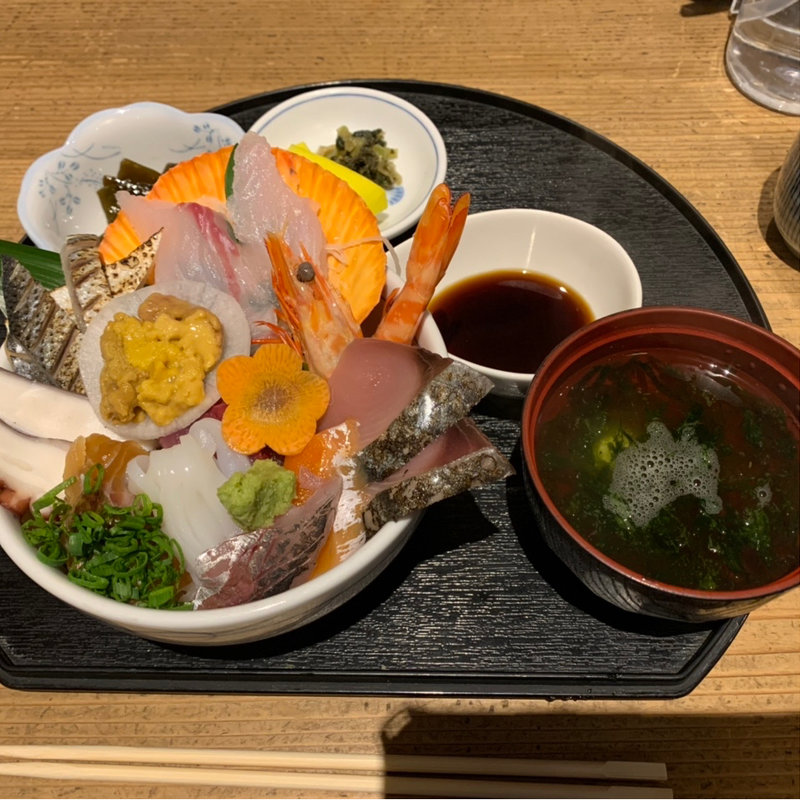 てんこもり海鮮丼(ウニ入り)(天草 海鮮蔵 （あまくさ かいせんくら）)