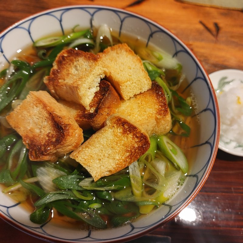 九条ネギと油あげのおそば(蕎麦前ながえ、)