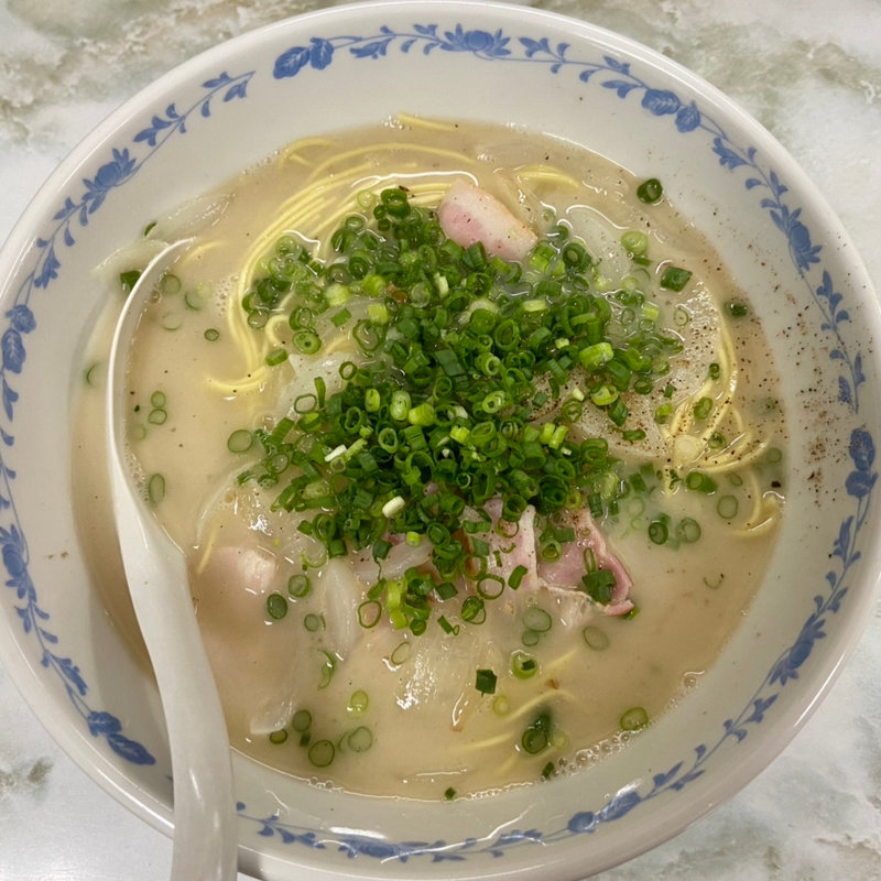 オニオンベーコンスパイシー麺(らさろ亭)