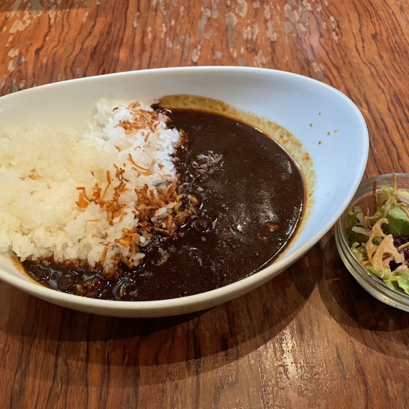 レッドイエローブラックカレー(石釜 ベイクブレッド 茶房 タムタム （石釜 bake bread 茶房 TAM TAM）)
