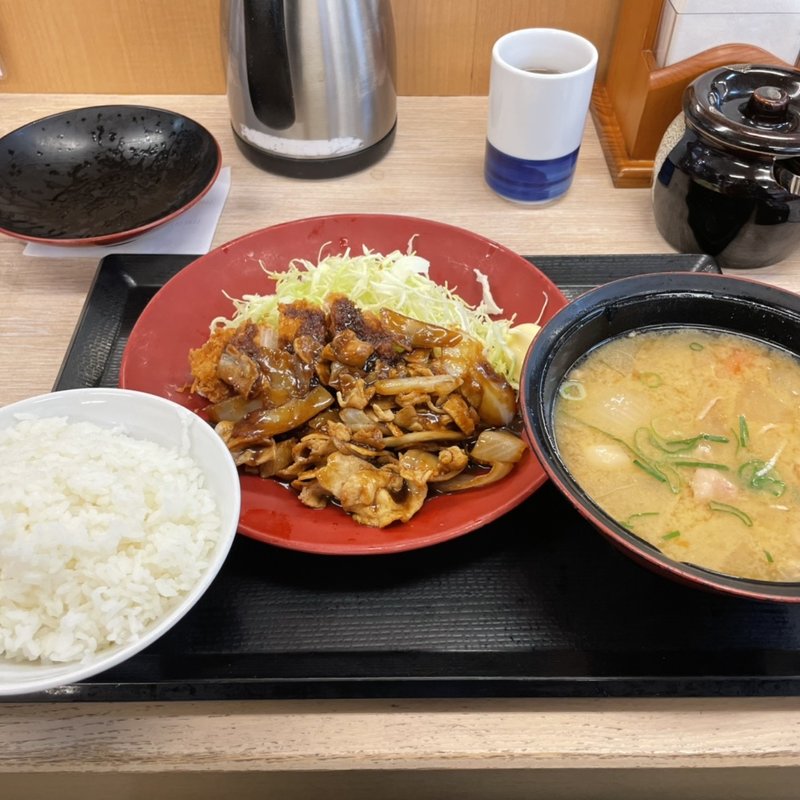 ロースカツと豚スタミナ焼肉定食(かつや 宇都宮インターパーク店 )