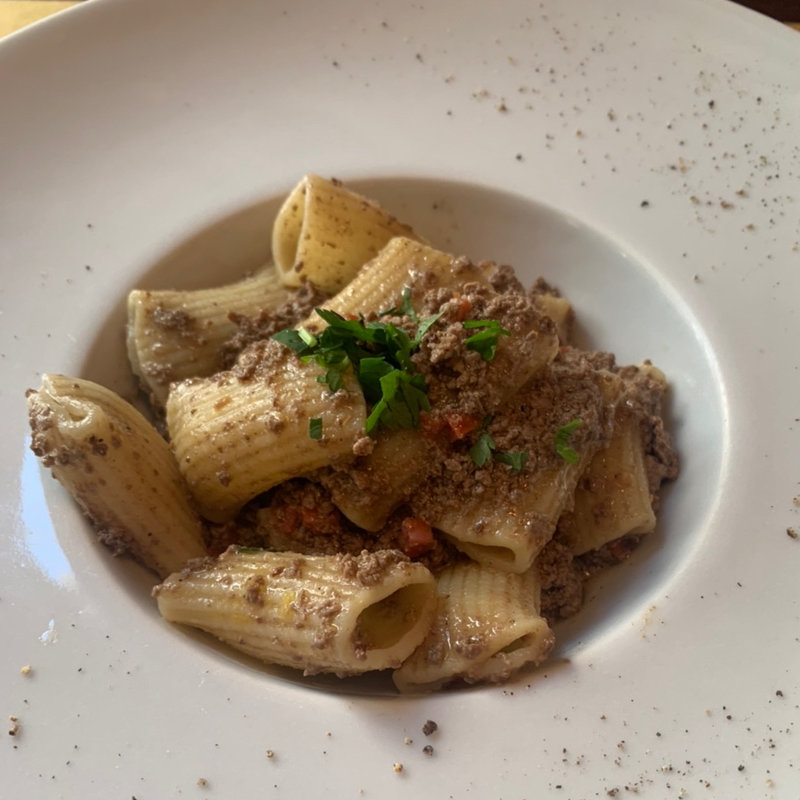 自家製リガトーニ 鶏レバーのペヴェラーダソース(オステリア ダ アダ)