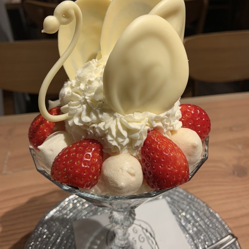 越冬白鳥(夜パフェ専門店 Parfaiteria beL 新宿三丁目)