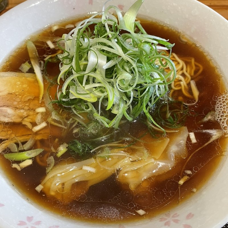 醤油ラーメン(多国籍料理 ふか屋)