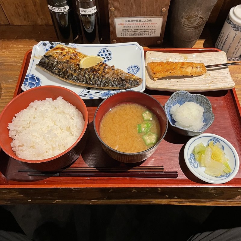 とろ鯖塩焼き定食＋サーモンハラス串(炭火焼専門食処 白銀屋 溜池分店)