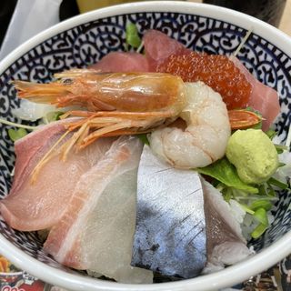 海鮮丼(市場食堂 えきまえ屋 元町店)