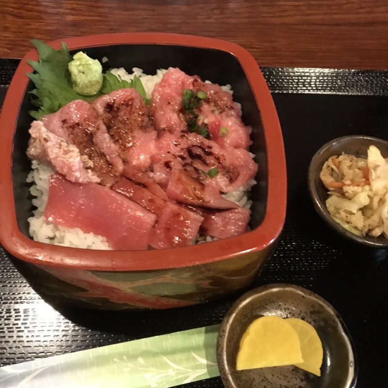 本まぐろ丼(一手一つ)