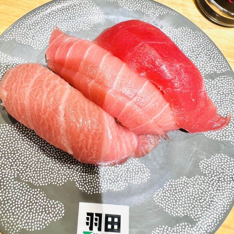 まぐろ3貫(回転寿司 羽田市場 グランスタ東京店

)