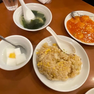 ランチ　エビチリソース+チャーハン+スープ(中国料理 隆昌園(リュウショウエン))