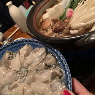 牡蠣の土手鍋(神田新八 （かんだしんぱち）)