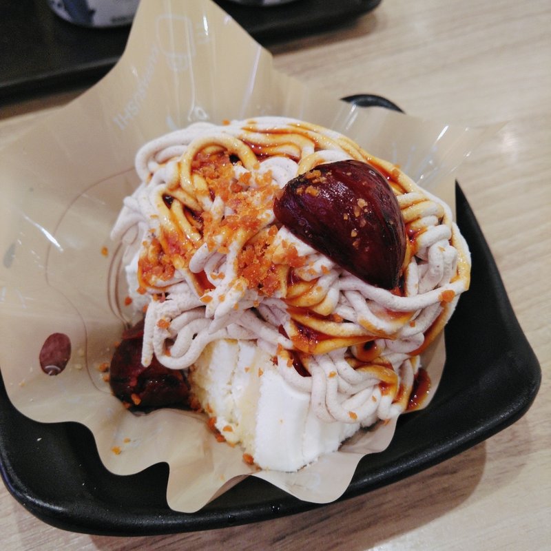 念願の渋皮栗直搾りモンブラン(かっぱ寿司 一関店)