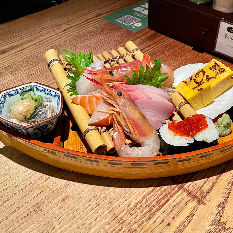 ぶっちぎり舟盛り(大衆すし酒処 うおしん酒場)