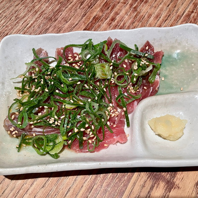 まぐろほほ肉のレバ刺し風(大衆すし酒処 うおしん酒場)