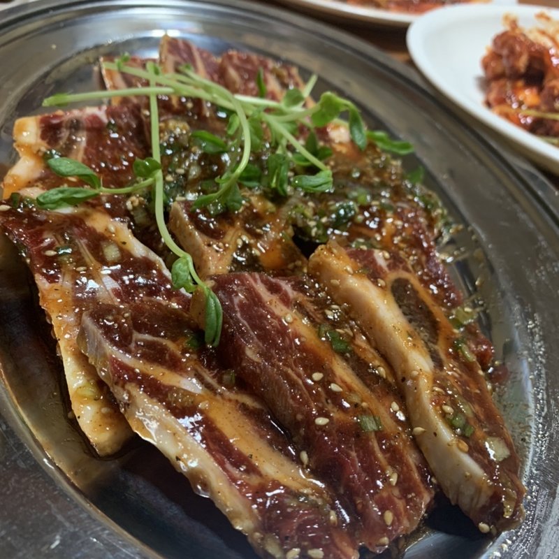 骨つきカルビ(ホルモン大豊 本店（駅前店） （ほるもんたいほう）)