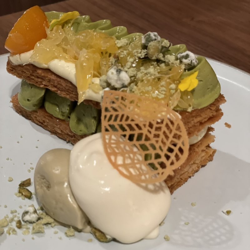 柑橘とピスタチオのミルフィーユ(Yumanité)