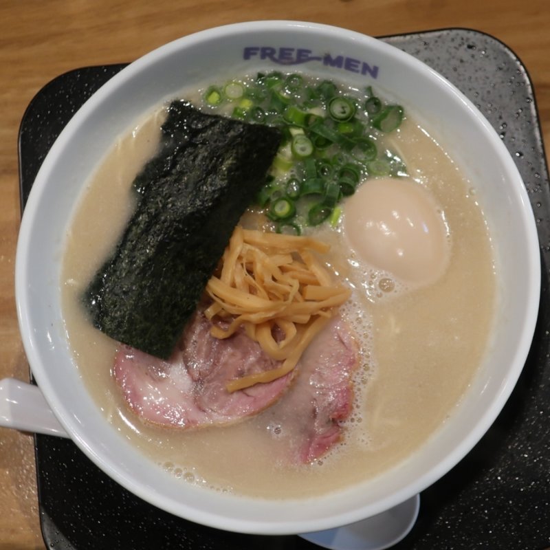 玉子入りラーメン(FREE-MEN (フリーメン) / 肥後丸乃屋 塩からあげ 紫駅前店)