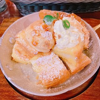 ローストアーモンドとりんごのフレンチトースト(星乃珈琲店 新宿アルタ店 )