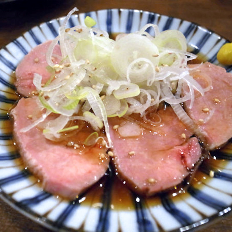 タン刺し(やきとり もつ焼 まるや)