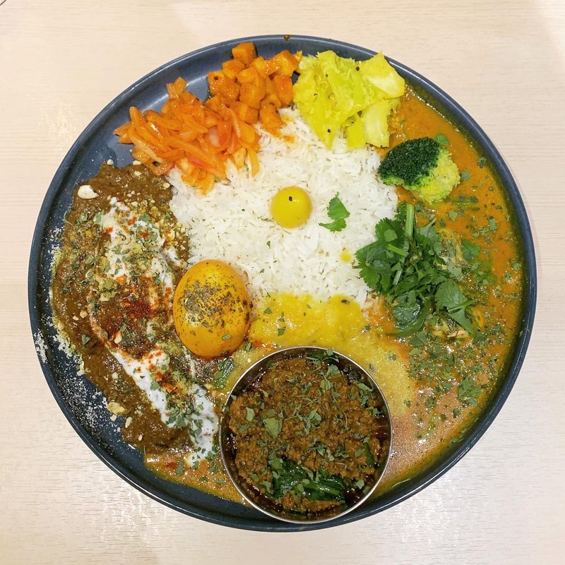 花椒塩うめラムキーマ＋牡蠣ラッサム＋カラピンチャ黒タンカレー(スパイスカレー KERAKU)