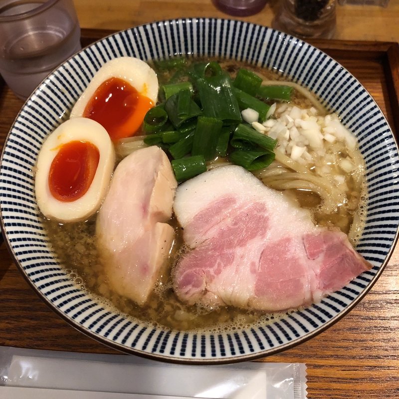 味玉煮干しラーメン大盛り(ふく流らーめん 轍 本町本店 （ワダチ）)