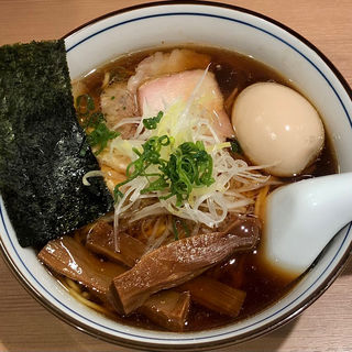特製醤油らぁ麺(らぁ麺　くろ渦)