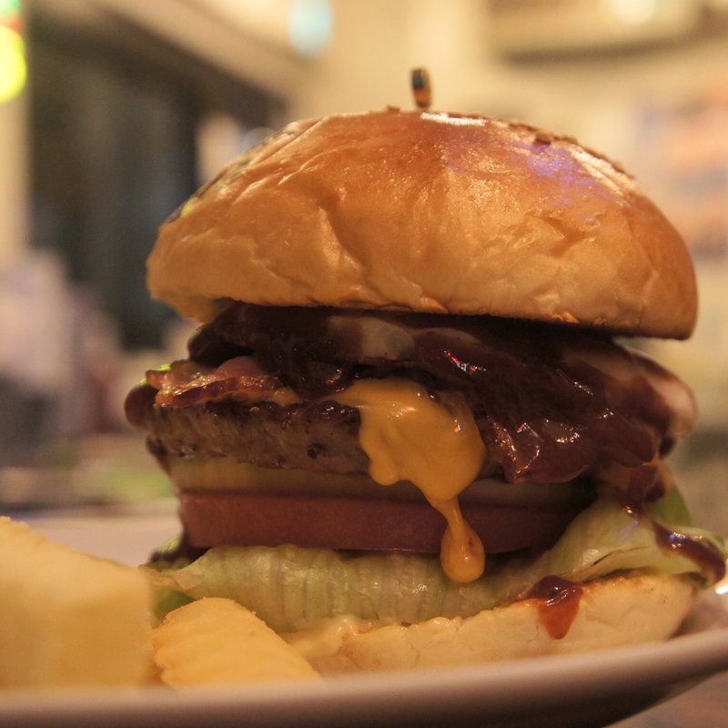 ベーコンエッグチーズバーガー(Reg-On Diner)