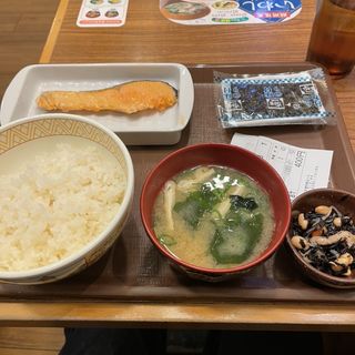 鮭朝定食(すき家 JR神戸駅北店 )