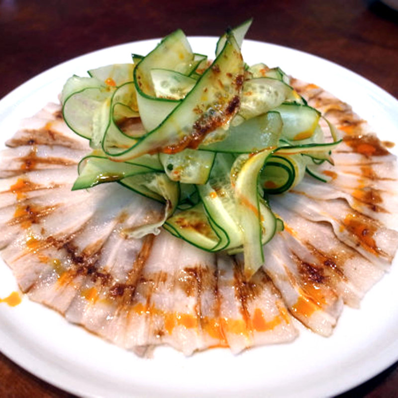 豚肉薄切りニンニク入ソースかけ（雲白肉）(四川料理 剣閣)