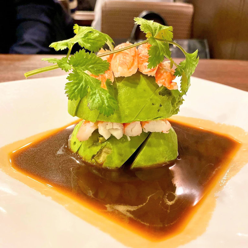 アボガドと蟹のサラダ(広東料理 中国酒家 大三元)