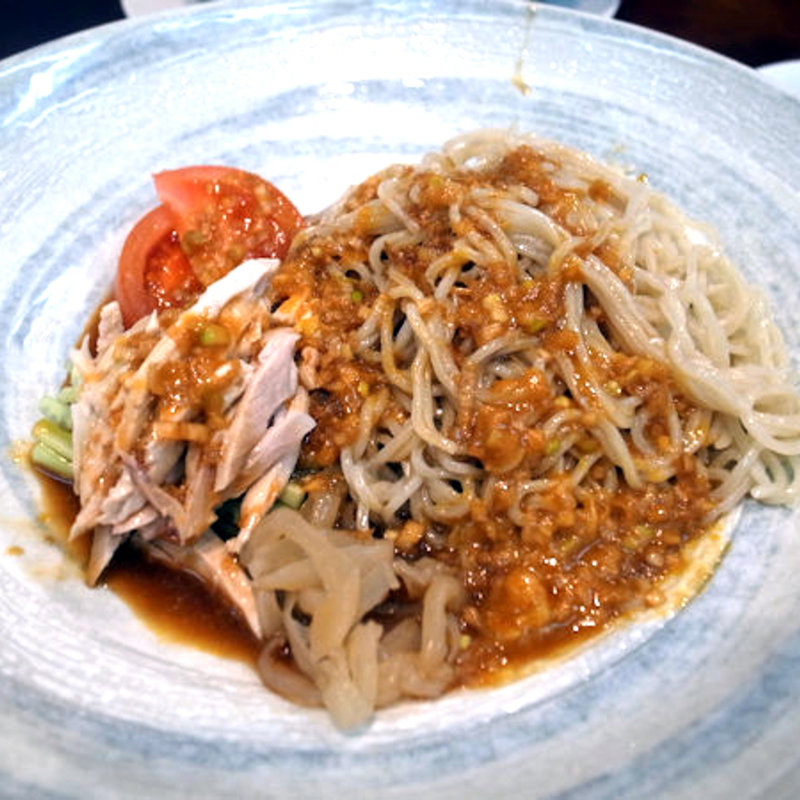 四川風とり肉入り辛味冷しそば（棒々鶏麺）(四川料理 剣閣)
