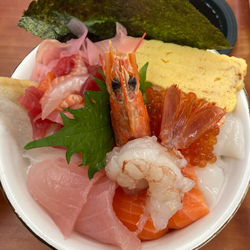 メガ盛り海鮮丼(大起水産 街のみなと まぐろパーク 堺本店)