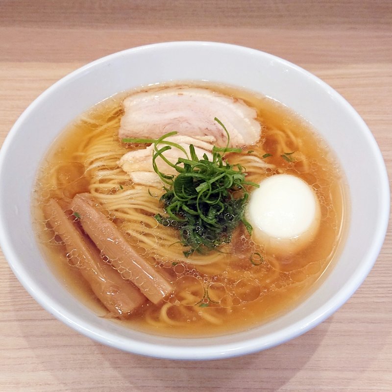 白醤油らぁ麺(味玉トッピング)(らぁ麺麦造)