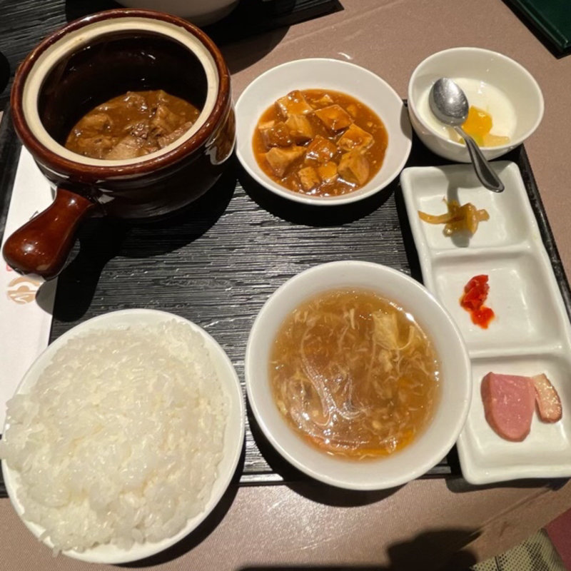 牛バラ肉の特製タレ壺煮+豆腐煮込み(金香楼(キンコウロウ))