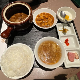 牛バラ肉の特製タレ壺煮+豆腐煮込み(金香楼(キンコウロウ))