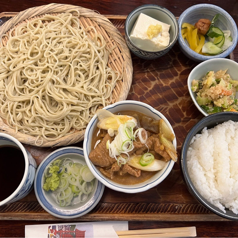 もつ煮ライス盛りそば(そば奉行)