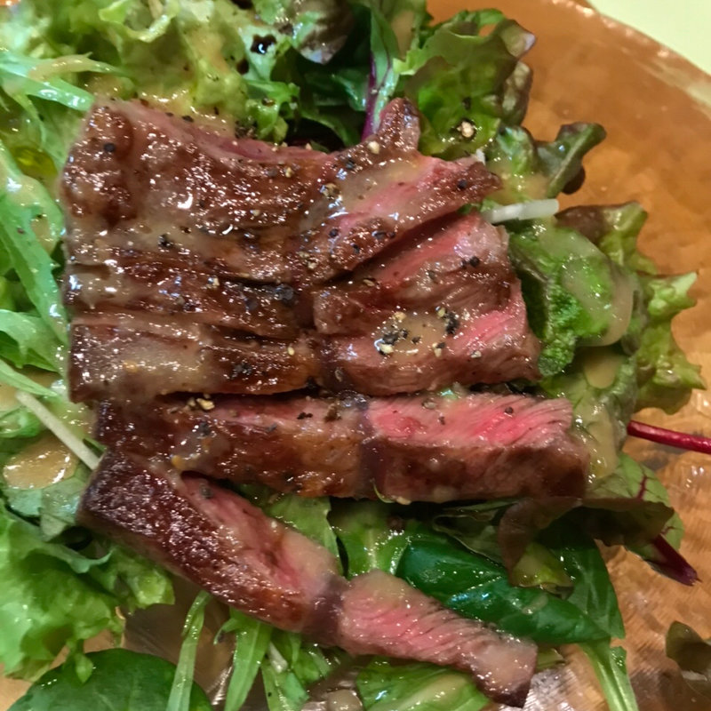 ステーキサラダ(たるっぺ )