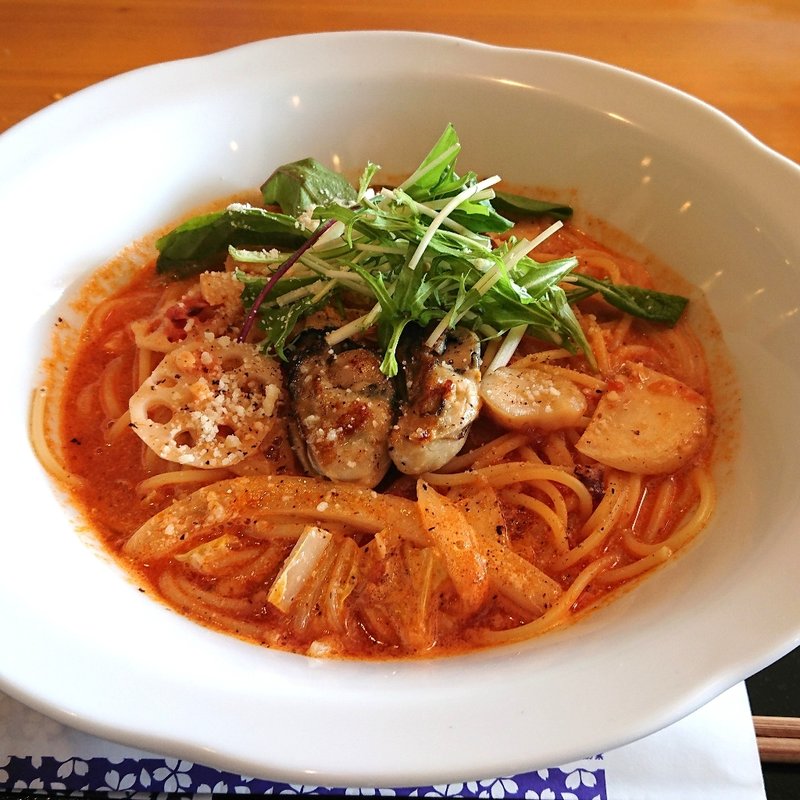 広島産牡蠣と帆立と冬野菜のトマトクリームスープ(洋麺屋五右衛門 美しが丘店)