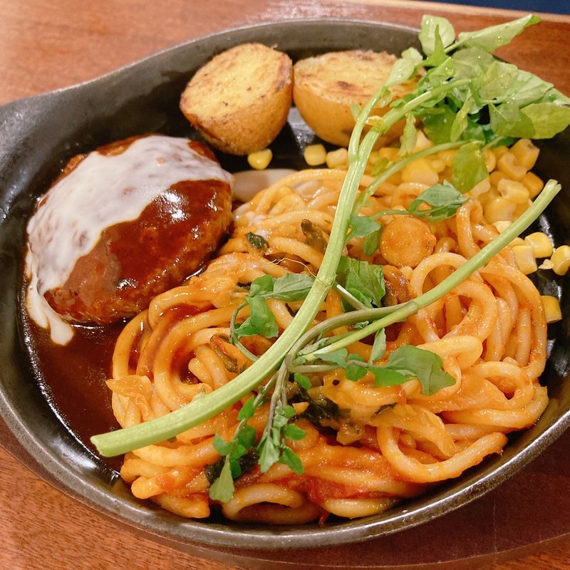 ハンバーグナポリタン(ラケル 新宿西口店 （RAKERU）)