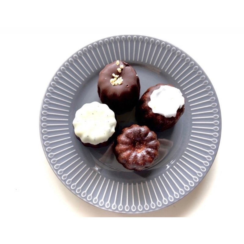 カヌレ4個(EAT FIT GO)