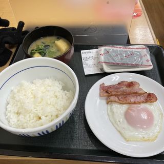 目玉焼き朝定食(なか卯 神戸元町店 )