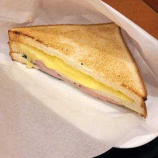 トーストサンド とろ～りチーズ&ハム　モーニングCセット(カフェ・ベローチェ岩本町駅前店)