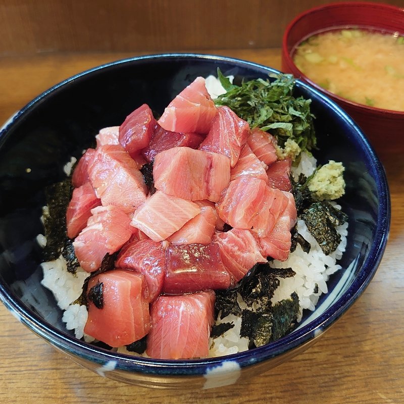天然生まぐろ づけ丼 1.5倍盛(小料理屋 ぐり)