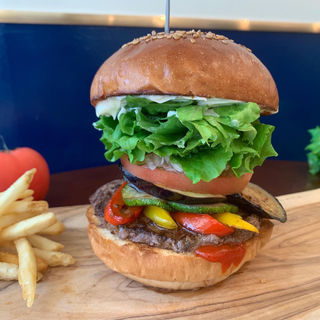 彩野菜のホットチリバーガー(キノーズマンハッタンニューヨーク)
