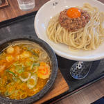 嘉六つけめん（台湾ミンチ・生卵）