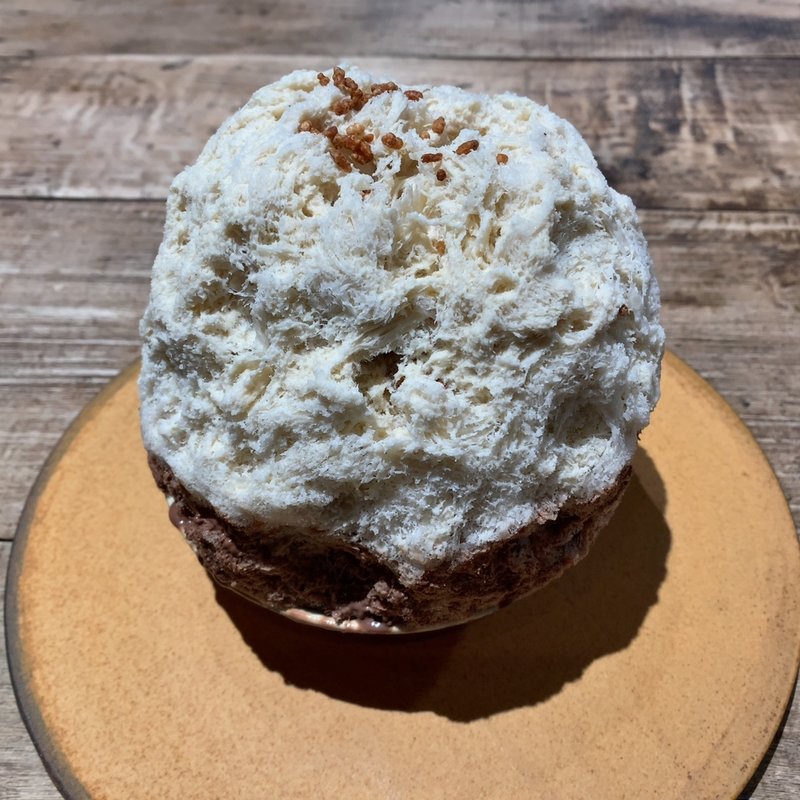 烏龍茶風味のホワイトチョコレートとガナッシュ(KON こんにゃく寿司とかき氷)