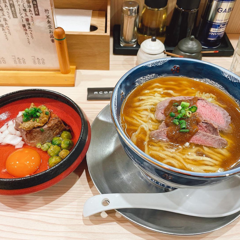 牛ブロックと牛スライスのすき焼き風ラーメン(ラーメン専科 竹末食堂)