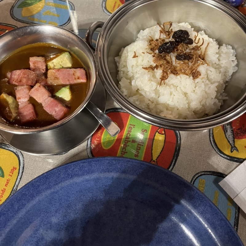 ベーコンとアボカドのカレー(ブルーノ HEPナビオ店)