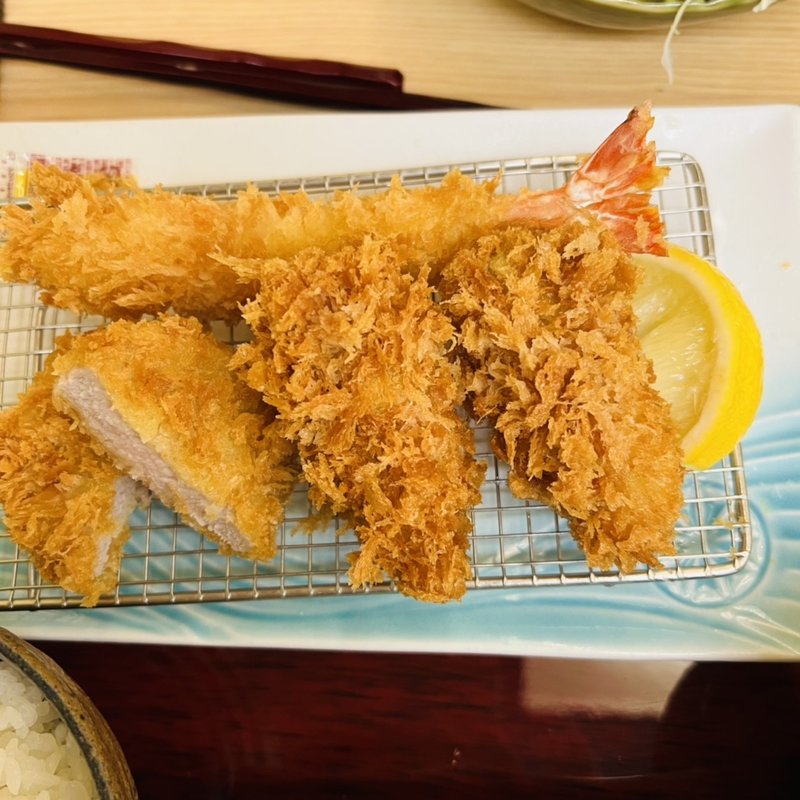 大粒カキフライとかつ盛り合わせ御膳(とんかつ新宿さぼてん デリカ新宿京王店)