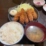 カキフライ定食(牡蠣4個)＋牡蠣1個トッピング＋タルタル(とんかつ 赤坂 水野 )