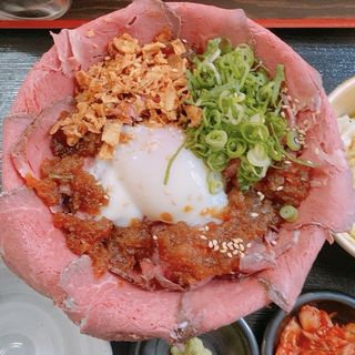 自家製ローストビーフ丼(大衆焼肉りゅえる)